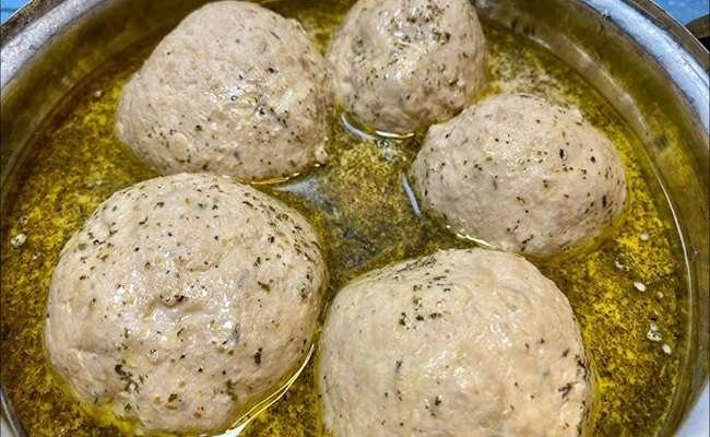 Kashmiri Gushtaba mutton balls in yogurt