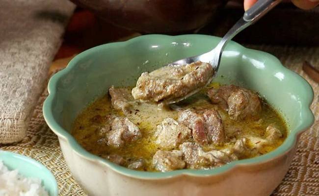 Kashmiri Yakhni gravy with lamb