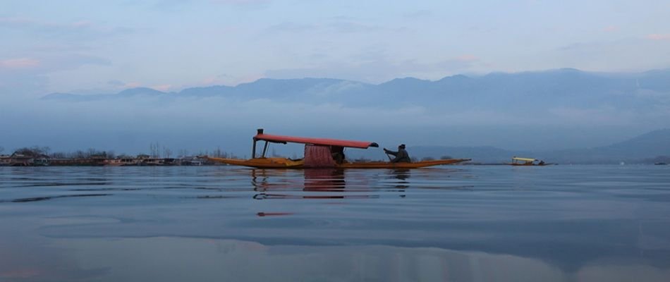 Top places to visit in Srinagar Kashmir including Dal Lake and Mughal Gardens